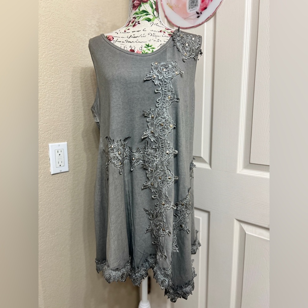 Gray Sleeveless Tunic with Lace Appliqué